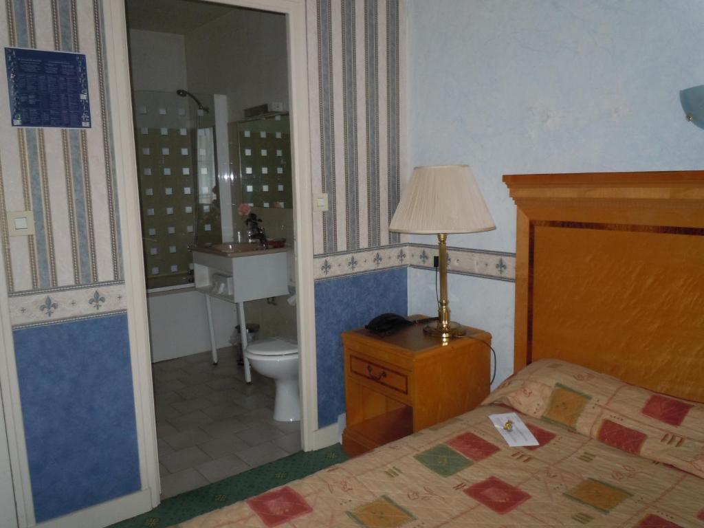 La Croix Blanche Hotel Montrichard Bagian luar foto