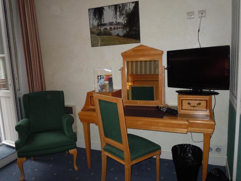 La Croix Blanche Hotel Montrichard Bagian luar foto