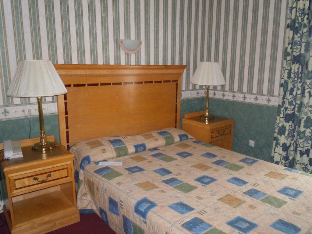 La Croix Blanche Hotel Montrichard Bagian luar foto