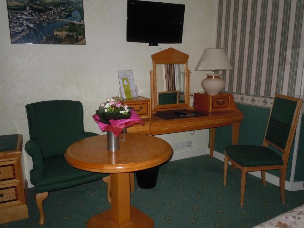 La Croix Blanche Hotel Montrichard Bagian luar foto