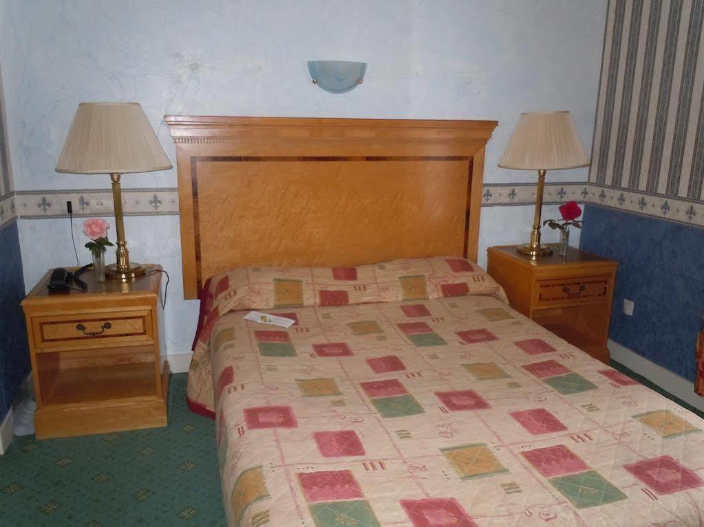 La Croix Blanche Hotel Montrichard Bagian luar foto